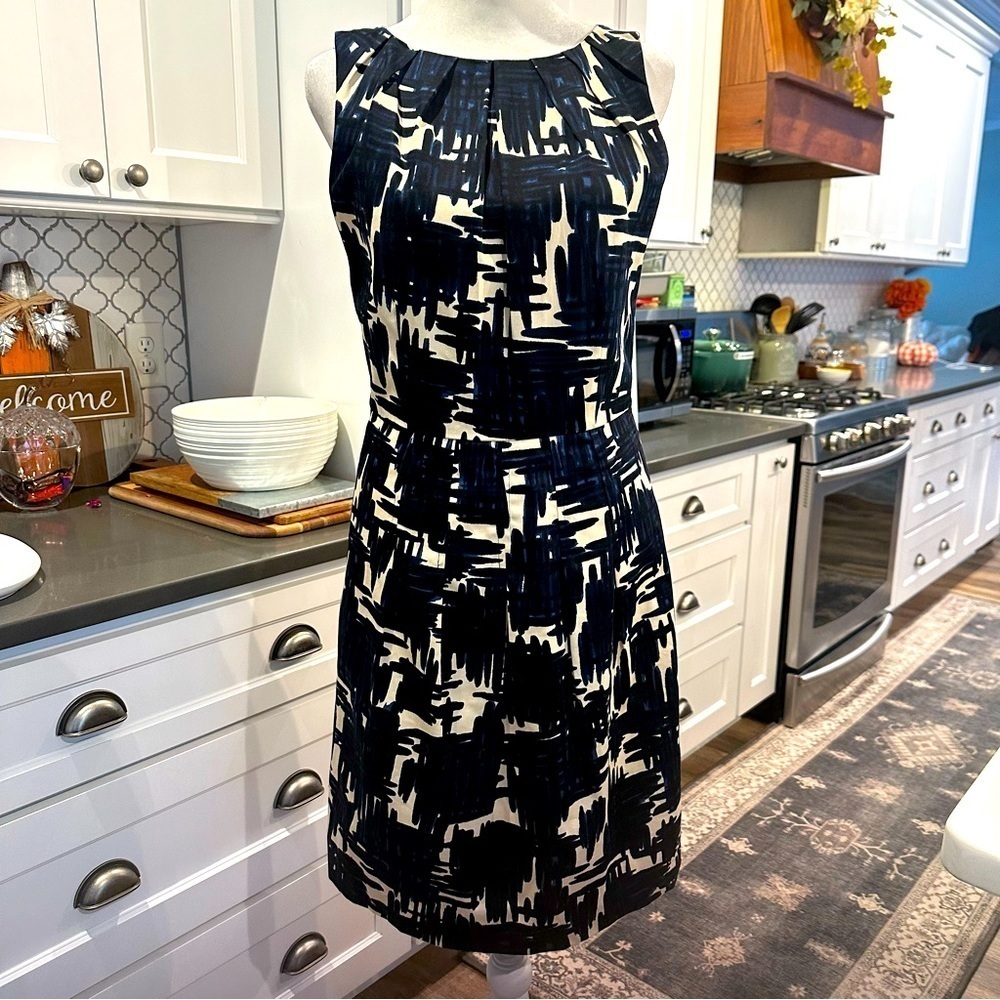B. Moss Contemporary Blue Black Cocktail Party Career Dress Sheath Stretch Sz 4